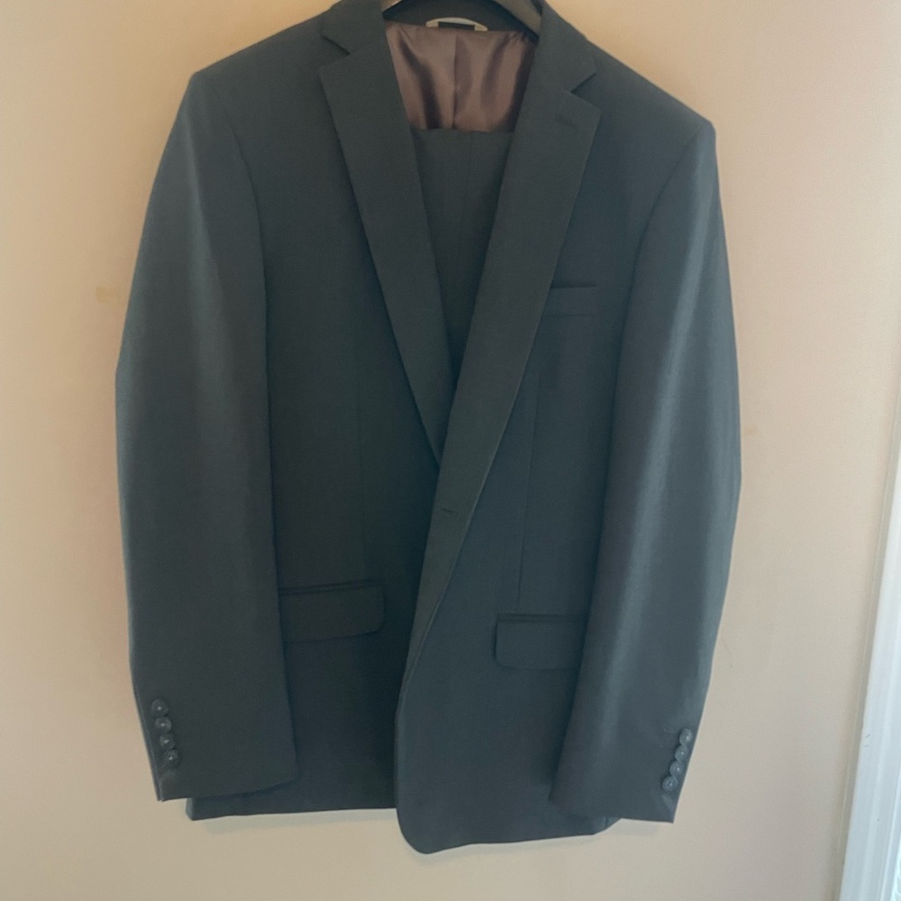 Haggar men’s gray suit 42r pants 36 x 30.